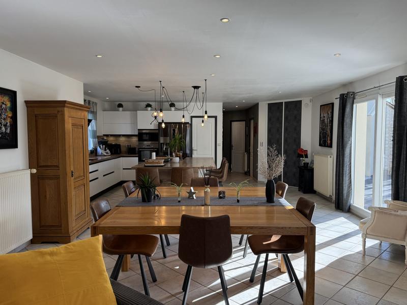 Maison - 200 m² - 7 pièces