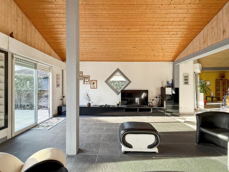 Villa - 240 m² - 8 pièces