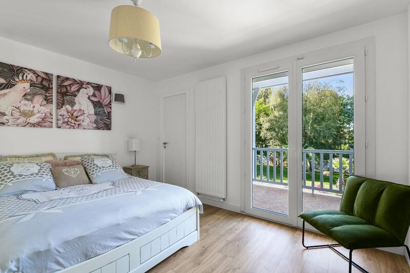 Maison - 370 m² - 11 pièces