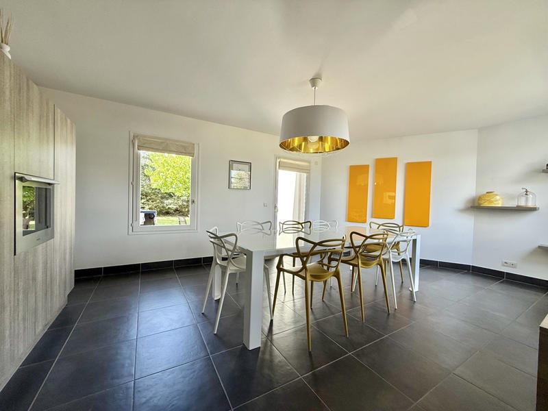 Maison - 274 m² - 10 pièces