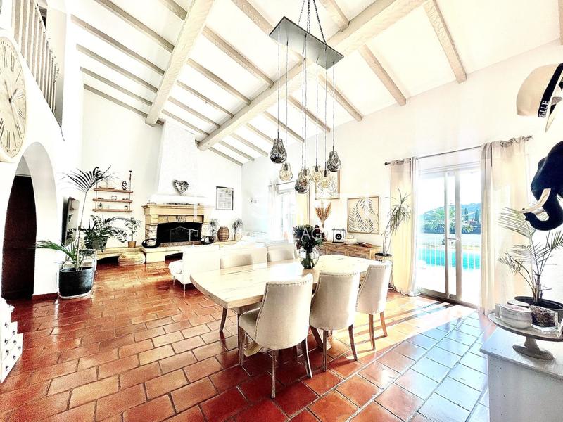 Maison - 200 m² - 7 pièces