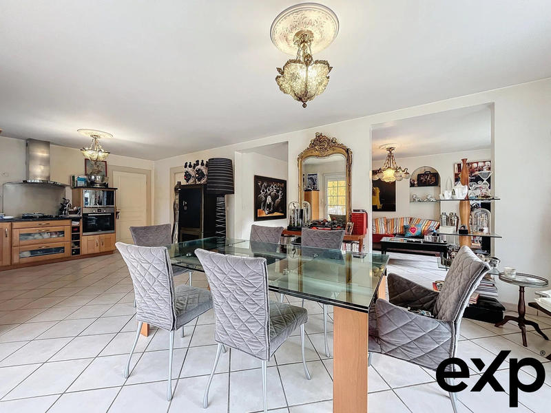 Maison - 180 m² - 7 pièces