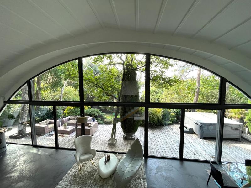 Maison - 260 m² - 7 pièces