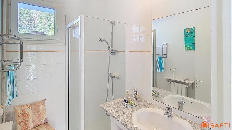 Maison - 263 m² - 12 pièces