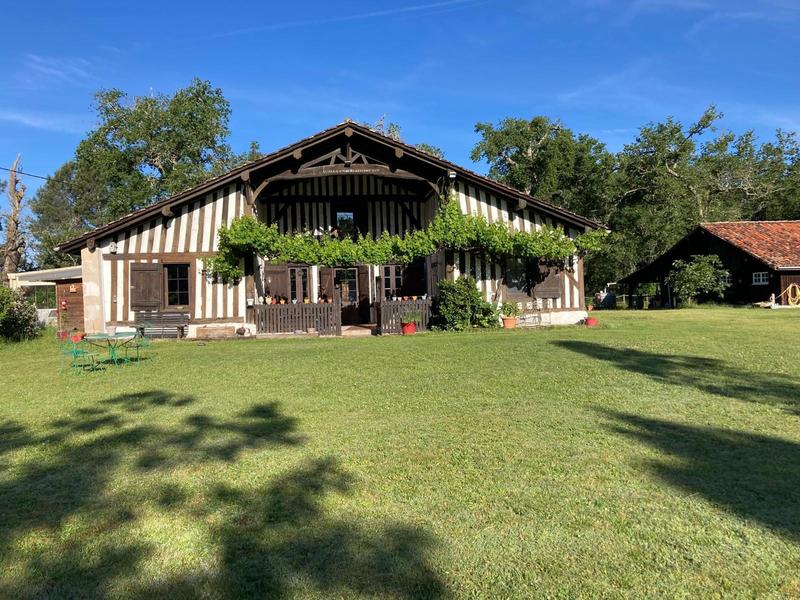 Maison - 220 m² - 7 pièces