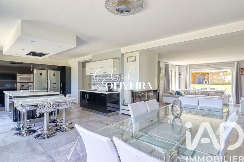 Maison - 210 m² - 7 pièces