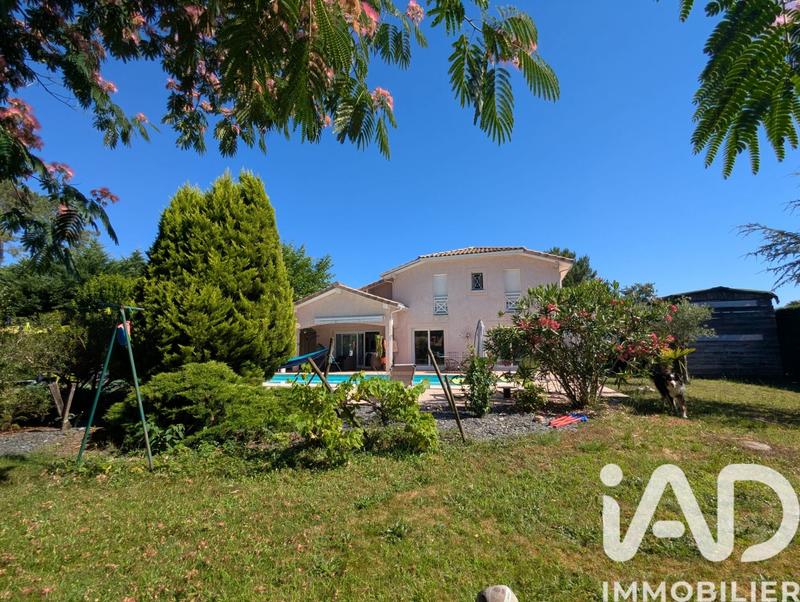 Maison - 263 m² - 9 pièces