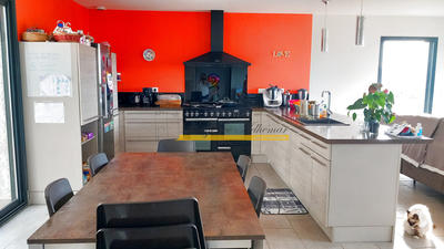 Maison - 201 m² - 7 pièces