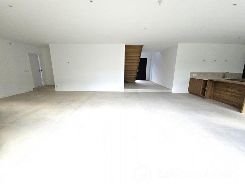 Maison - 280 m² - 8 pièces