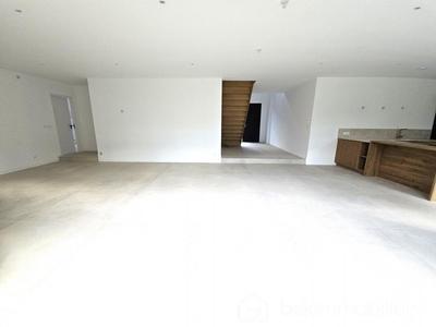 Maison - 280 m² - 8 pièces