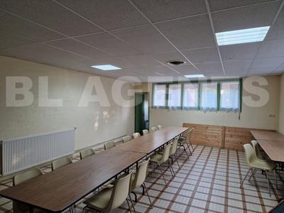 Maison - 220 m² - 13 pièces