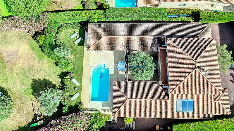 Villa - 276 m² - 8 pièces