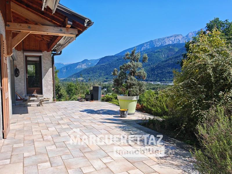 Maison - 225 m² - 8 pièces