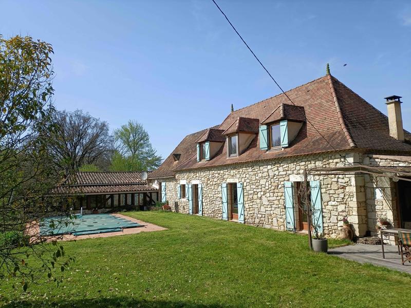 Maison traditionnelle - 296 m² - 9 pièces