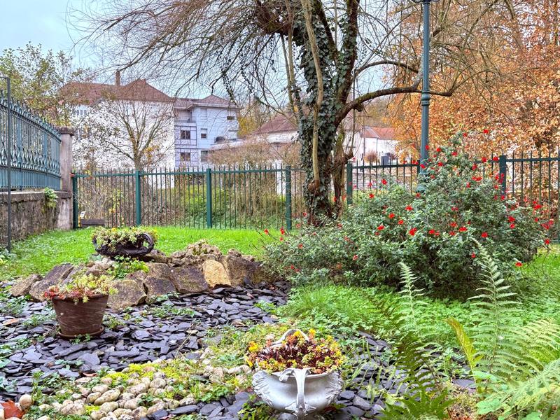 Maison - 240 m² - 9 pièces