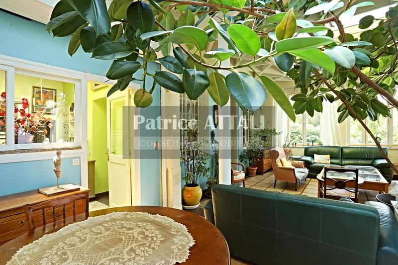 Maison - 420 m² - 12 pièces