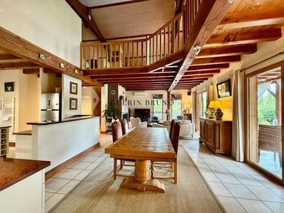 Maison - 208 m² - 11 pièces
