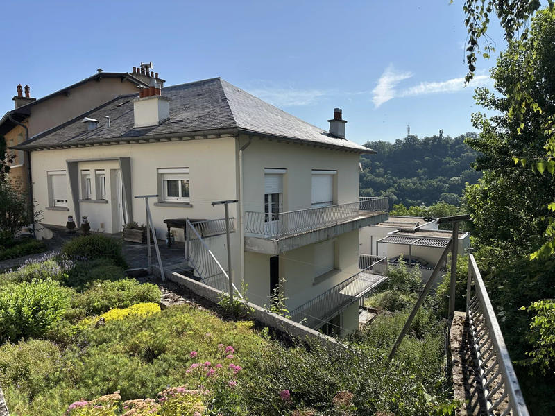 Maison - 181 m² - 9 pièces