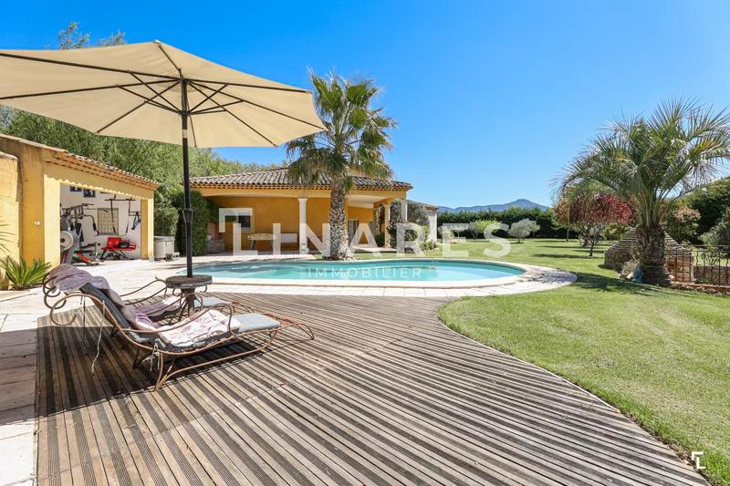 Propriété - 230 m² - 9 pièces