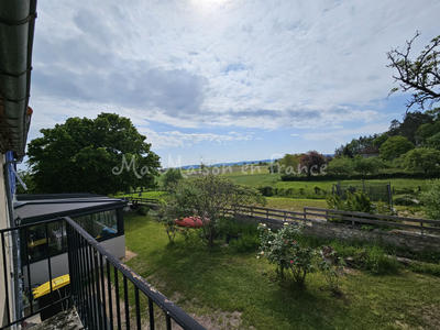 Maison - 200 m² - 7 pièces