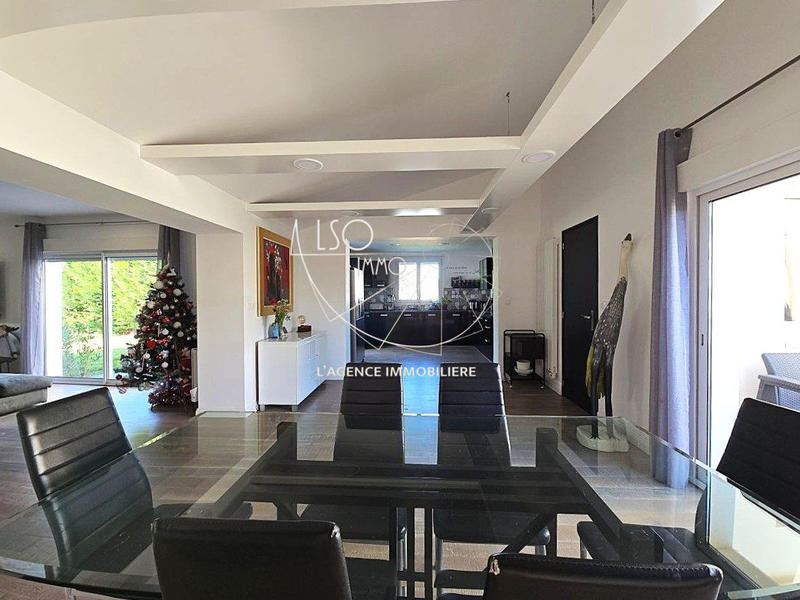 Maison - 244 m² - 7 pièces