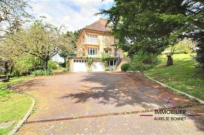 Maison - 275 m² - 14 pièces