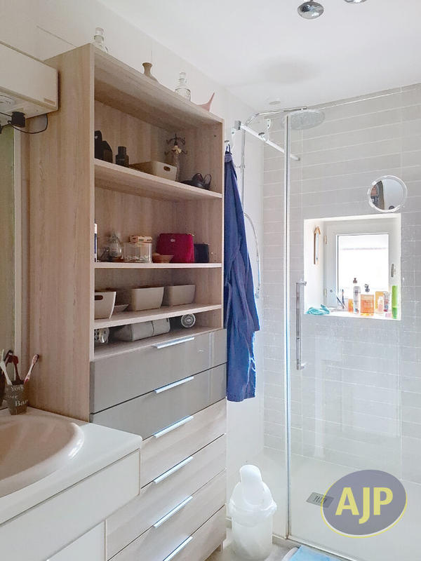 Maison - 220 m² - 7 pièces