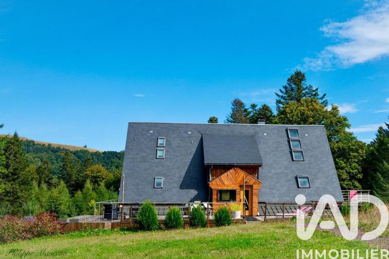 Maison - 231 m² - 7 pièces