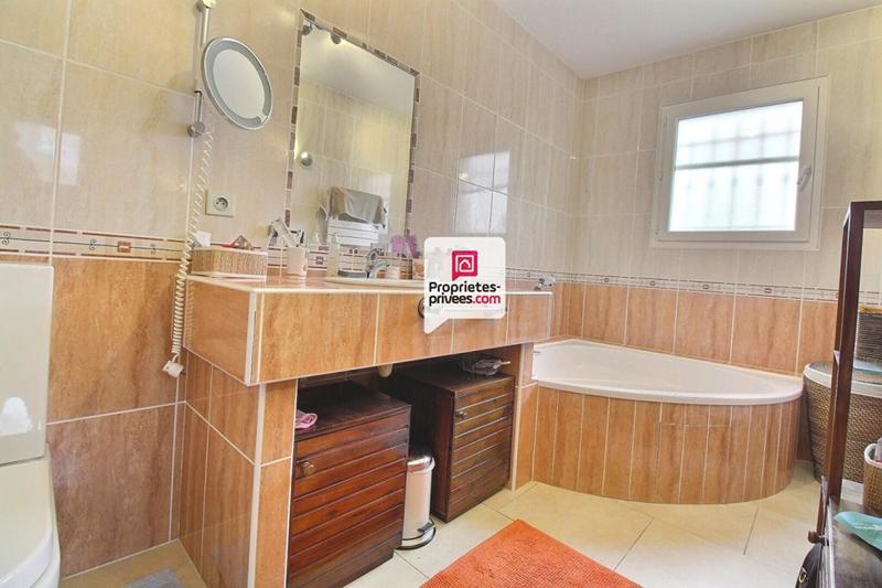 Maison - 181 m² - 6 pièces