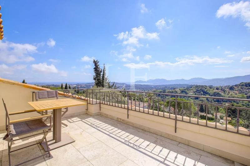 Propriété - 956 m² - 18 pièces