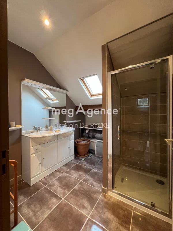 Pavillon - 220 m² - 7 pièces