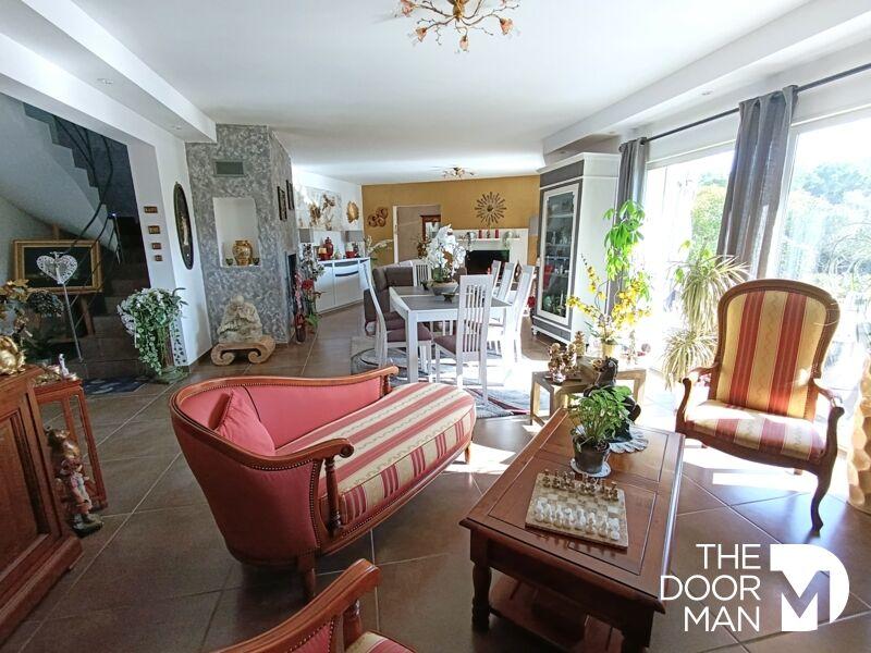 Maison - 159 m² - 5 pièces