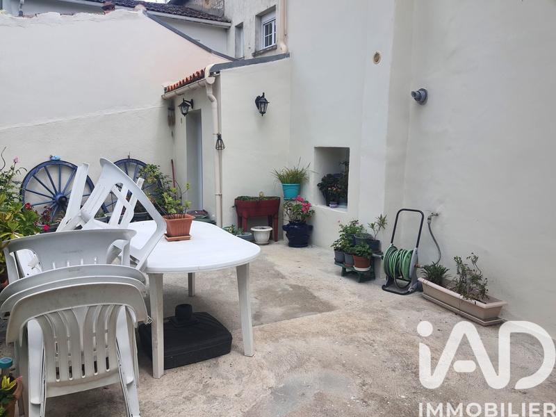 Maison - 1 215 m² - 7 pièces