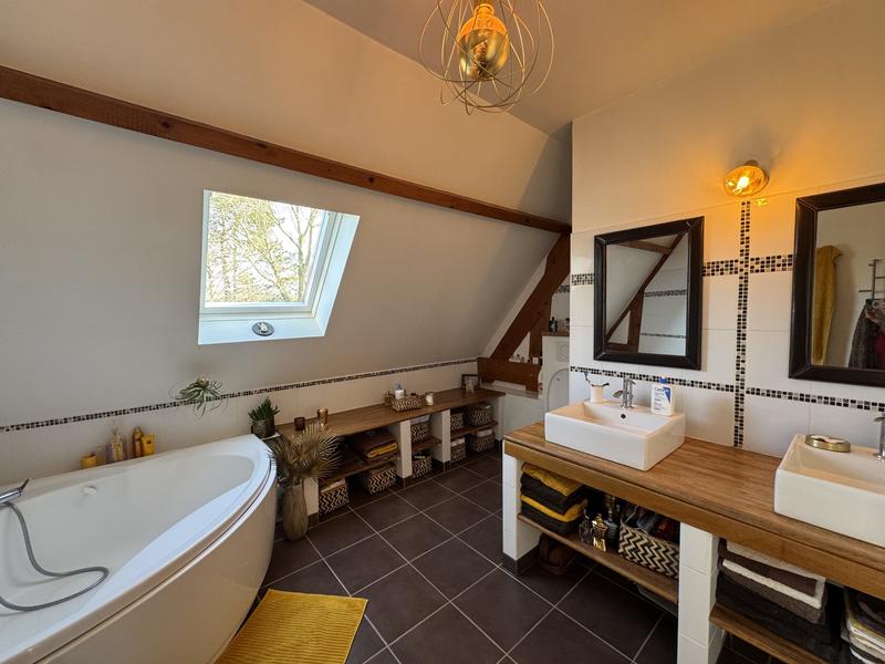 Maison - 200 m² - 7 pièces