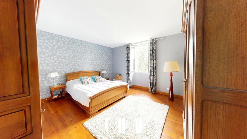 Maison - 352 m² - 8 pièces