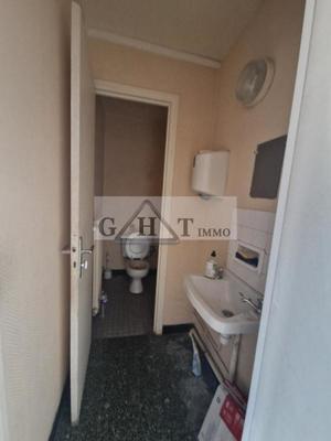 Entrepôt - 1 077 m²