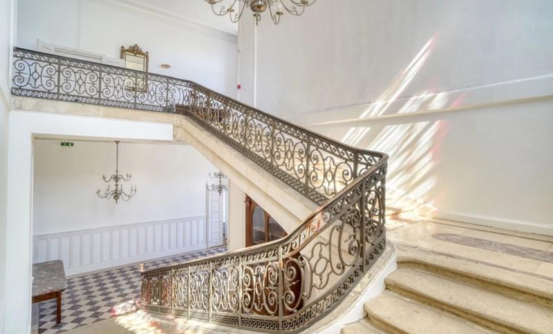 Manoir - 1 850 m² - 30 pièces