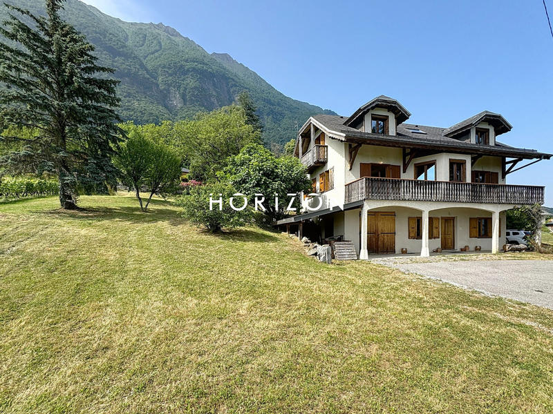 Maison ancienne - 250 m² - 8 pièces