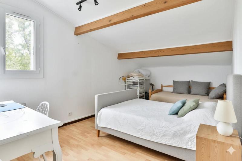 Maison - 209 m² - 9 pièces