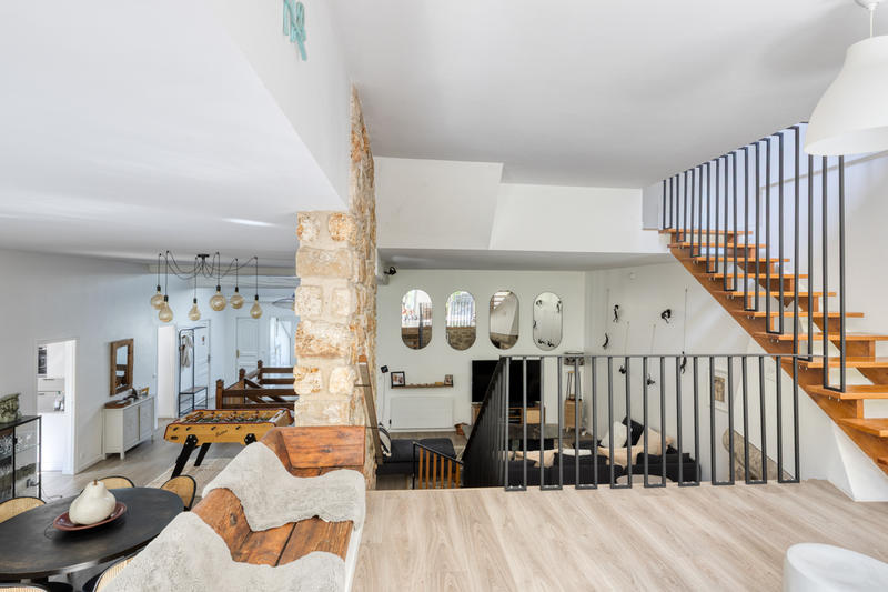 Maison - 233 m² - 8 pièces