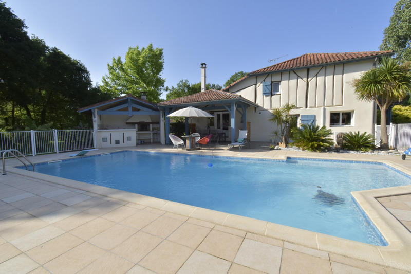 Maison - 210 m² - 7 pièces