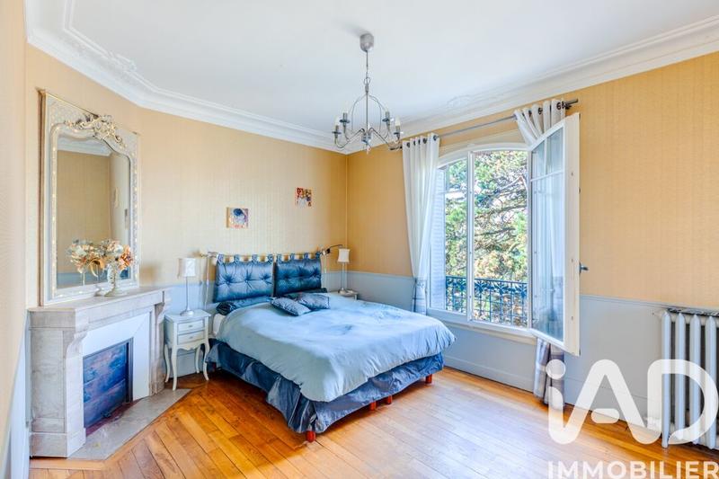 Maison - 210 m² - 11 pièces