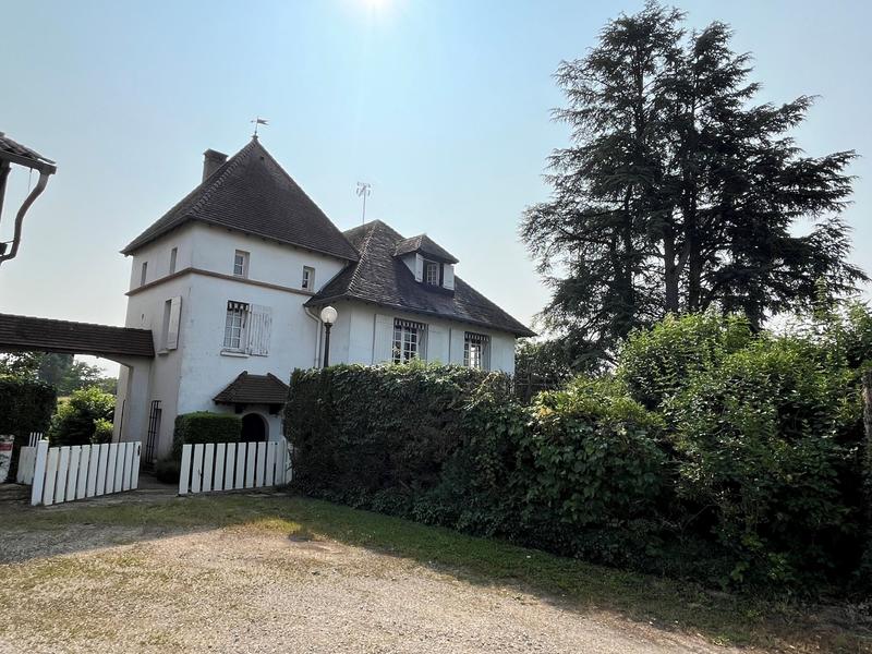 Maison traditionnelle - 256 m² - 9 pièces