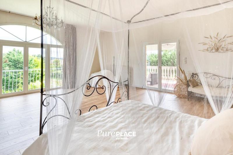 Demeure - 390 m² - 7 pièces