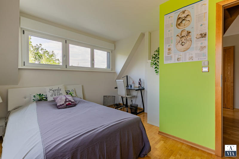 Maison - 235 m² - 8 pièces