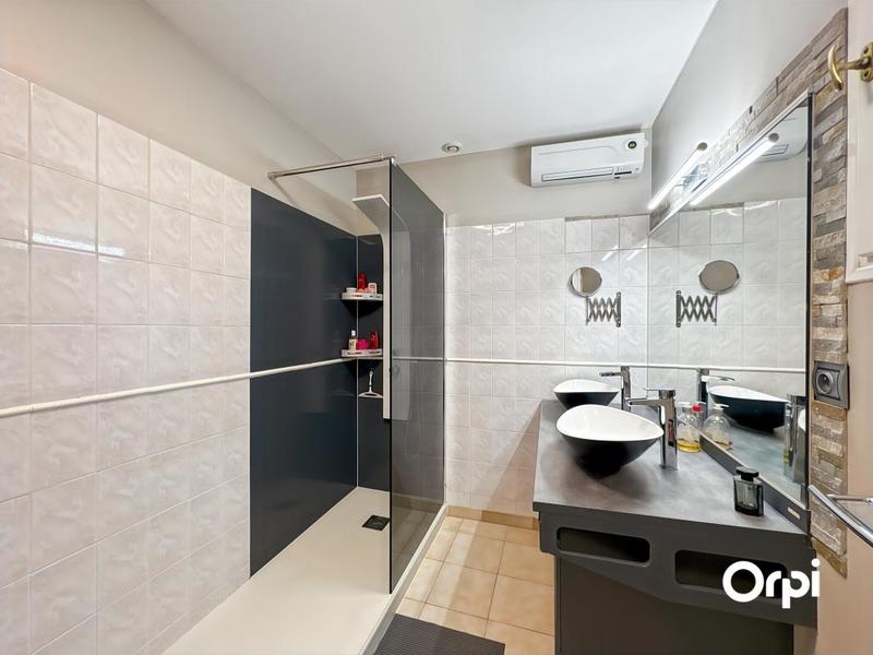 Maison - 211 m² - 6 pièces