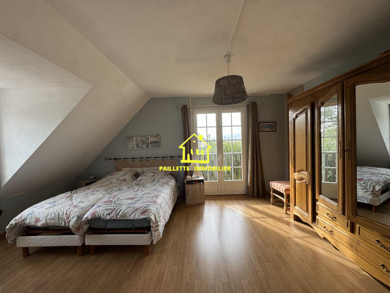 Maison traditionnelle - 185 m² - 5 pièces