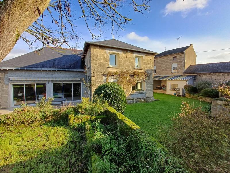 Maison - 264 m² - 9 pièces