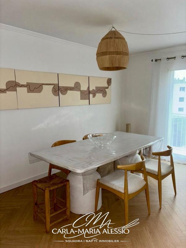 Appartement - 80 m² - 3 pièces