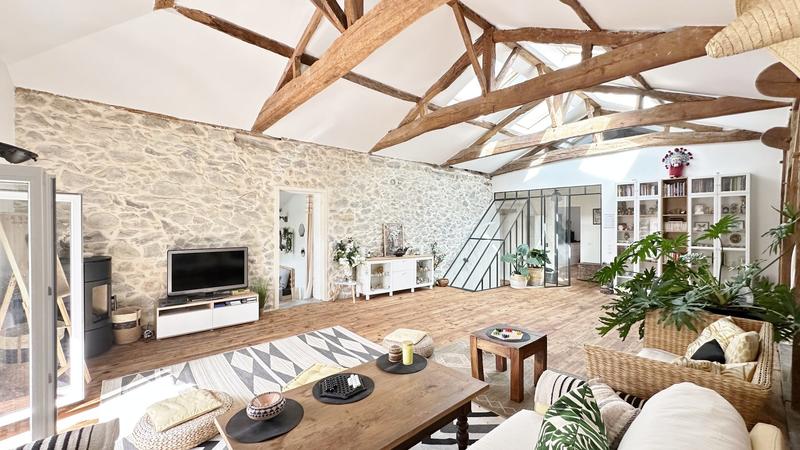 Maison - 312 m² - 9 pièces